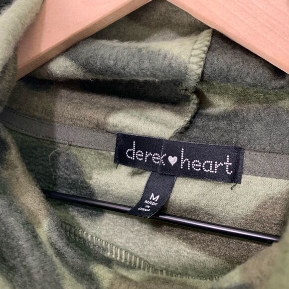 Derek Heart Green Camo Fleece Cowl Neck Sweater - Picture 4 of 8